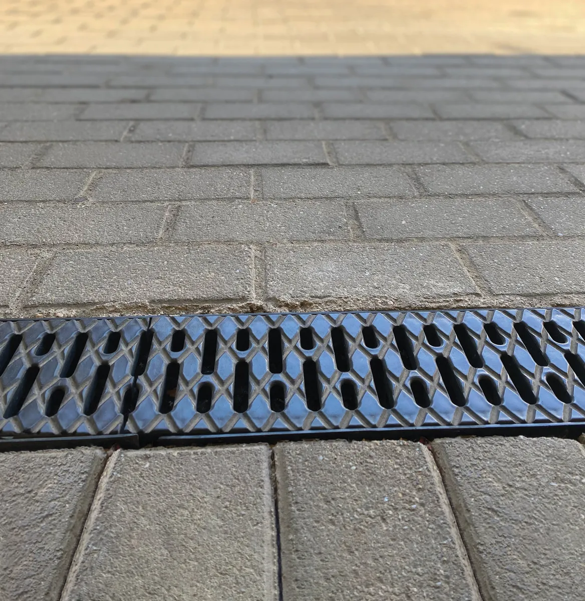 Instalarea unei rigole carosabile: etape și sfaturi esențiale