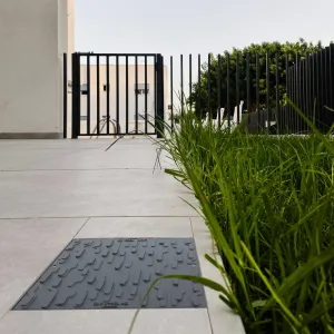 Capac PP URBAN Negru patrat necarosabil 600x600 PL.430x430 Hext.80 cu inchizator A15 (35486-20)