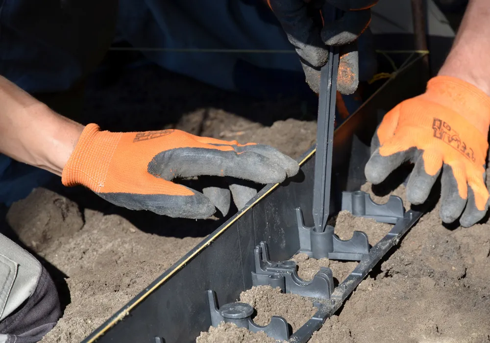 Kit Bordura PP TERRA pt pavaj NEW FIX L=1 m, 3 ancore incluse, H45 (SB45B3A)